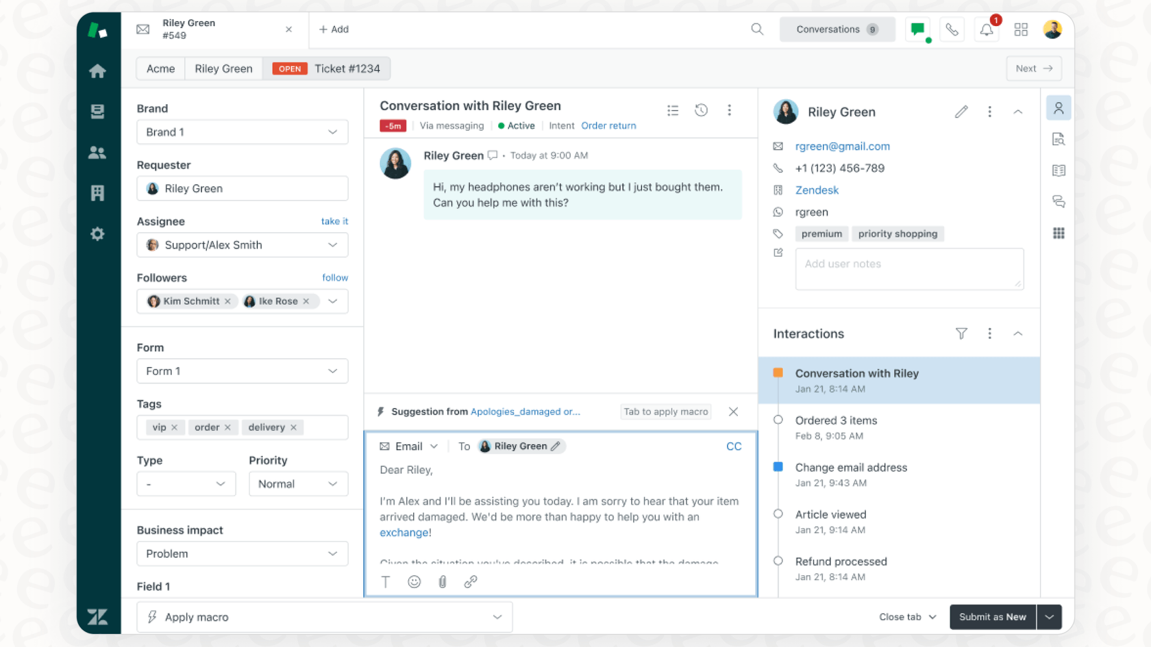 Capture d'écran de Zendesk AI suggérant une réponse à un agent basée sur des macros.