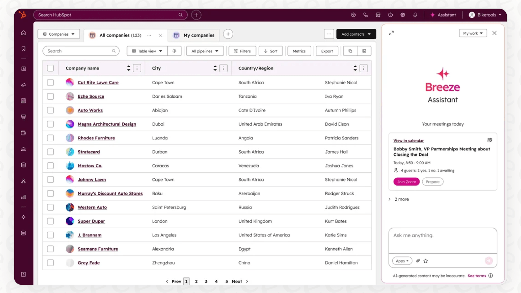 Capture d'écran de l'Assistant Breeze de HubSpot dans la barre latérale.