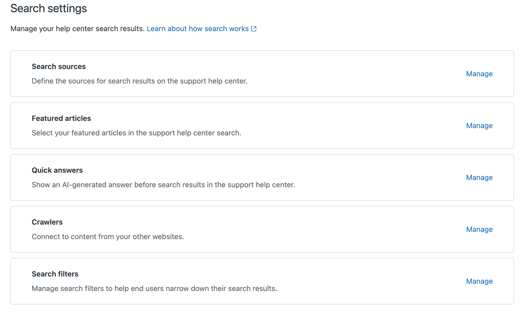 La page des paramètres de recherche d'un produit affichant les options de configuration pour la gestion des résultats de recherche du centre d'aide, y compris les sources, les articles en vedette et les filtres.