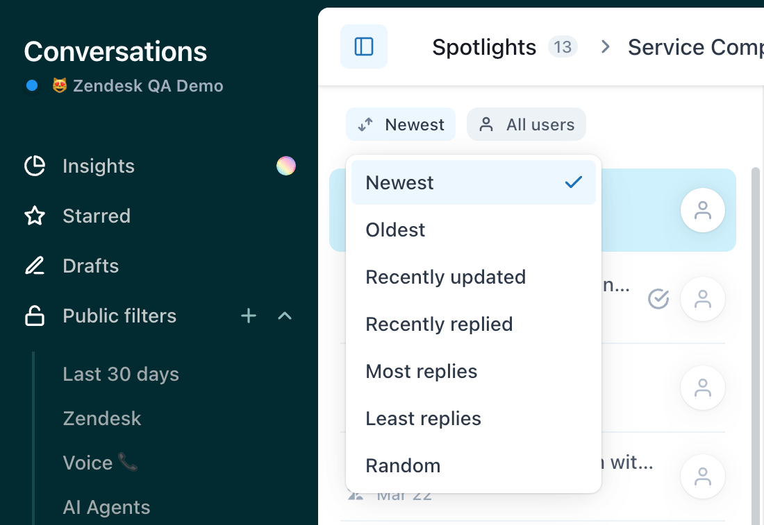 Zendesk QA Konversationsansicht mit Filter-Seitenleiste und Sortieroptionen