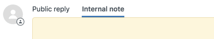 Support interface showing the choice between public reply and internal note options