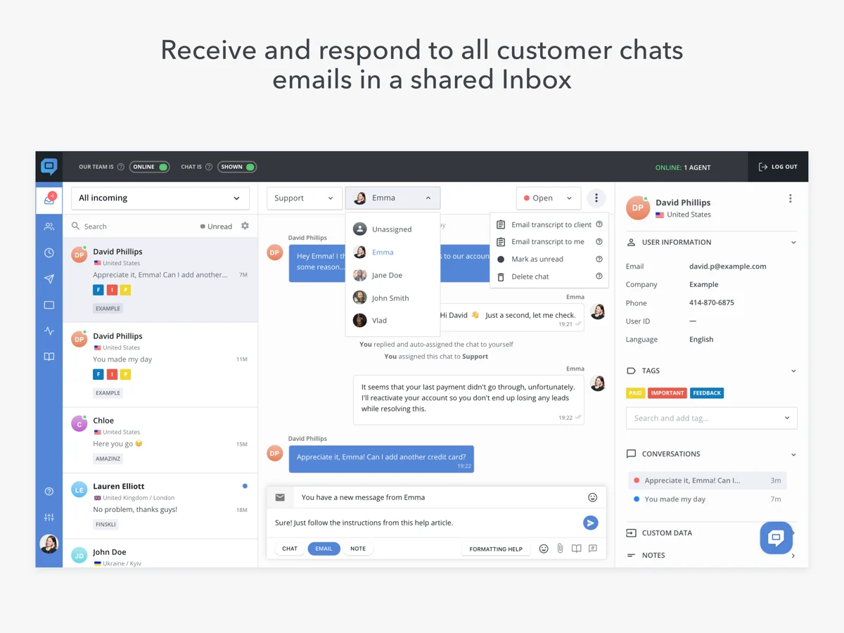 HelpCrunch geteilter Posteingang mit einem Live-Kundenchat, Benutzerdetails und Tags, entnommen aus HelpCrunch