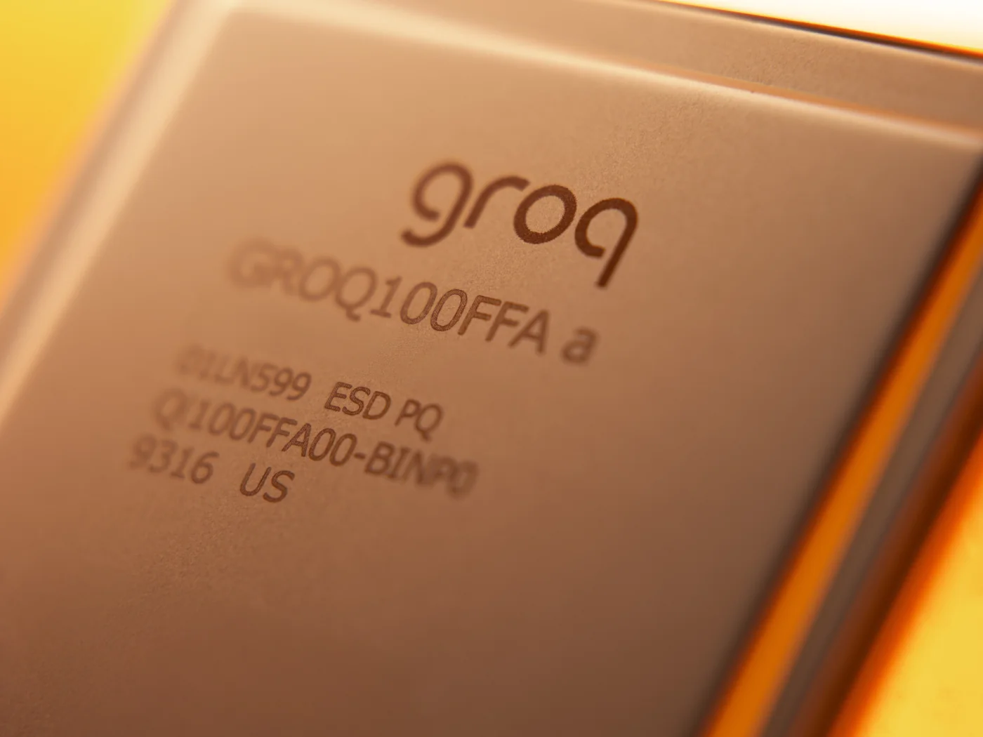 O chip LPU do Groq - o silício personalizado do Groq criado especificamente para inferência de IA, conforme retirado de Groq
