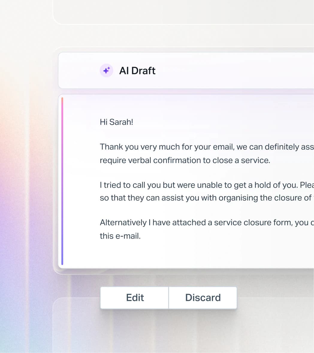 生成された返信と編集・破棄オプションを示す Help Scout の AI Draft パネル、Help Scout より