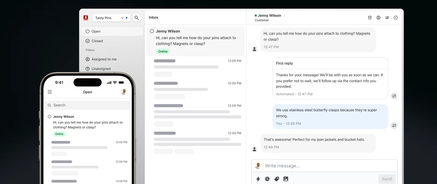 Eine Mobil- und Desktop-Ansicht von Shopify Inbox, die einen Kunden-Chat mit Warenkorb-Sichtbarkeit zeigt, wie bei Shopify zu sehen