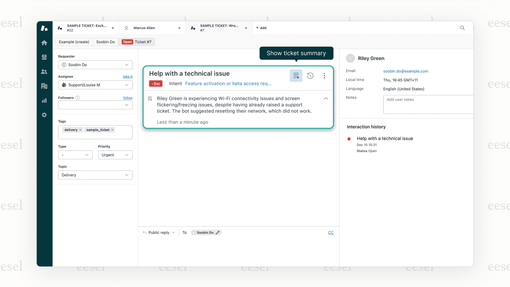 テクニカルサポートの問題に対するAI生成のチケット要約を表示するヘルプデスクインターフェースのスクリーンショット。AIがチケット管理をどのように支援するかを示している。