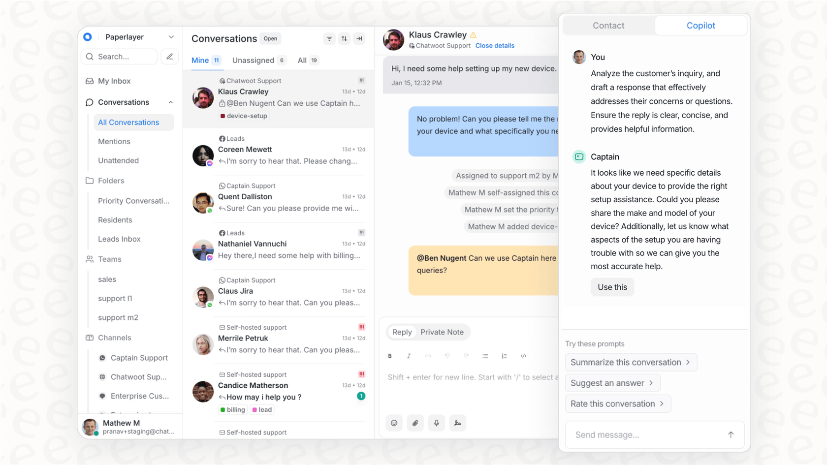 Capture d'écran du Captain Co-pilot de Chatwoot aidant un agent de support en fournissant une réponse suggérée dans la vue de conversation.