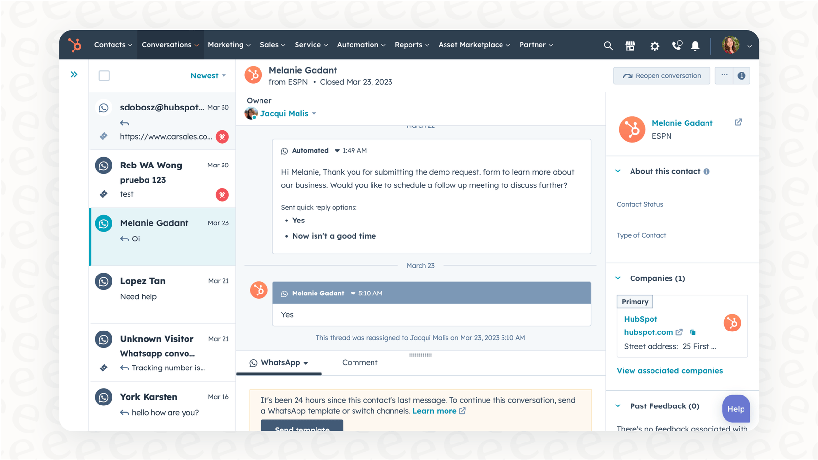 Capture d'écran du système de billetterie du service client HubSpot affichant un ticket de support aux côtés du client.
