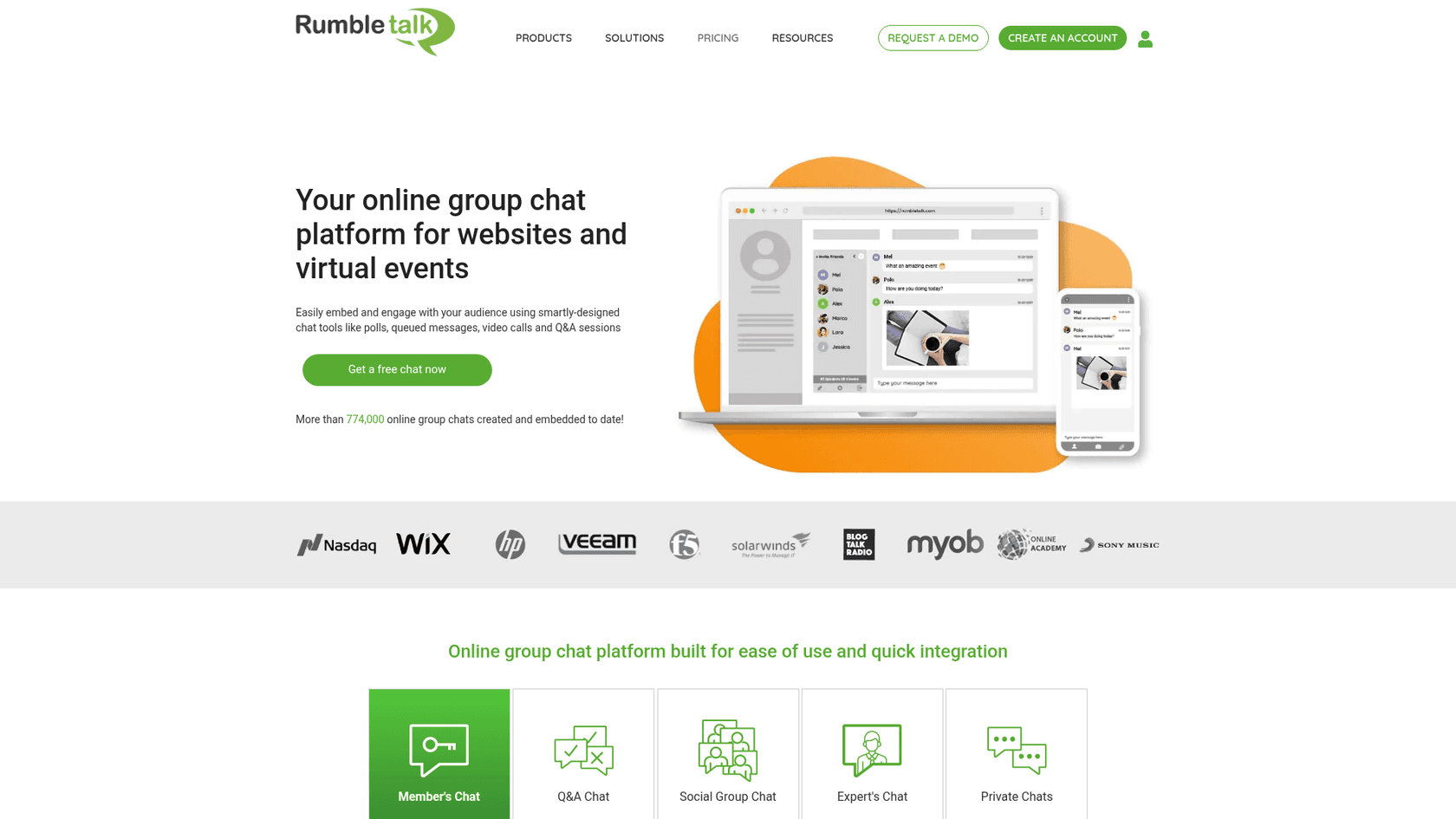Die RumbleTalk-Startseite mit der Überschrift Your online group chat platform for websites and virtual events, einem Button Get a free chat now, der Angabe von mehr als 774.000 erstellten Gruppenchats und einer Reihe von Kundenlogos, aufgenommen von RumbleTalk