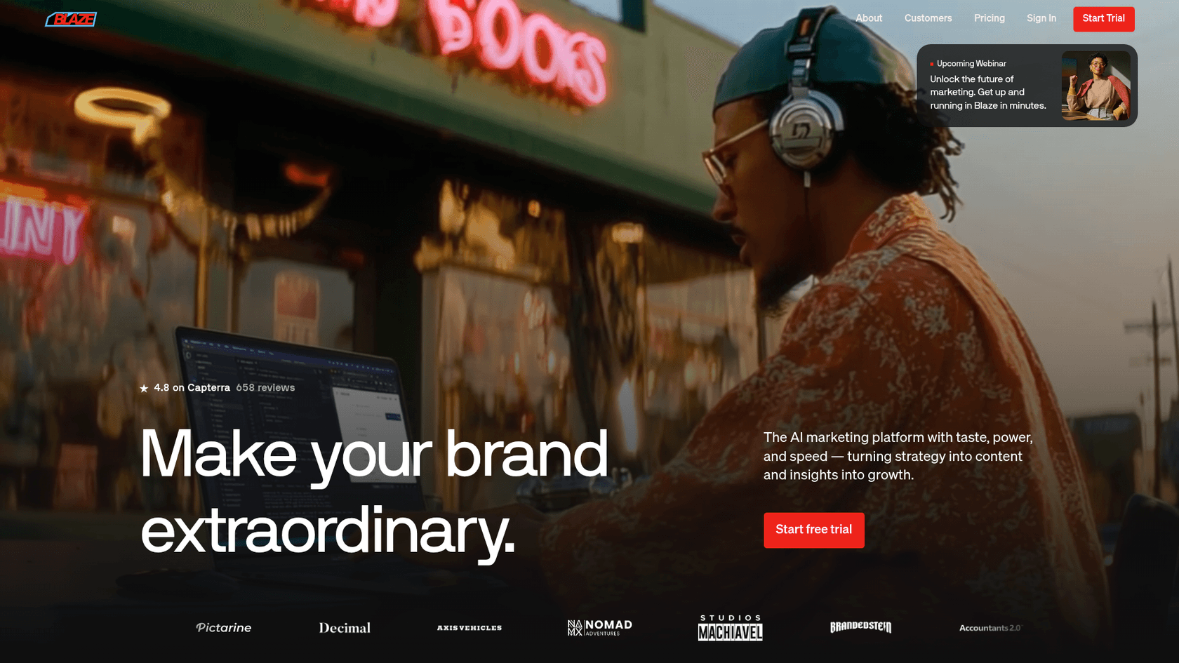 Página inicial do Blaze AI destacando sua geração de conteúdo focada em SEO e recursos de modelagem de concorrentes.