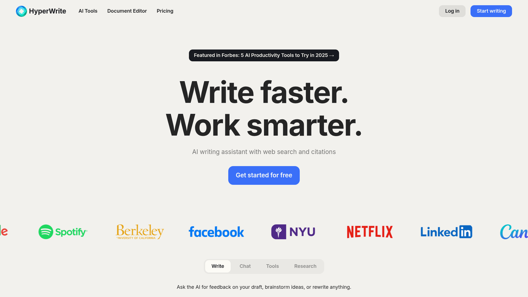 Une capture d'écran de la page d'accueil d'HyperWrite AI, un assistant de rédaction IA qui offre de nombreuses fonctions de rédaction spécifiques.