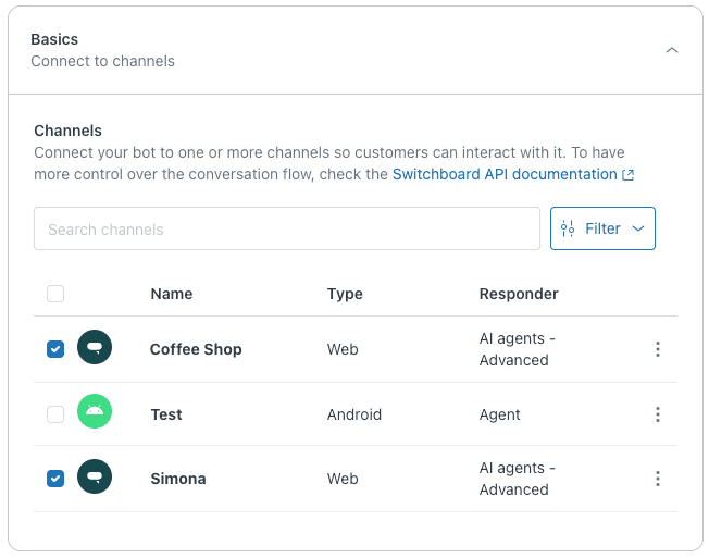Uma interface de seleção de canal exibindo canais de mensagens disponíveis como Web e Android, com caixas de seleção para conectar um bot aos canais selecionados.
